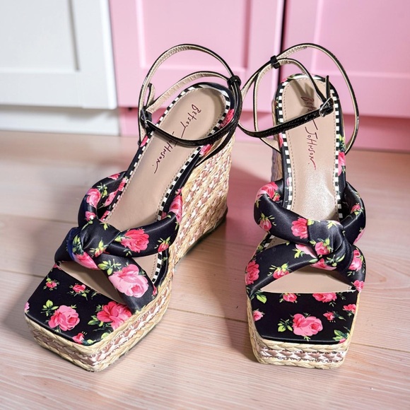 Betsey Johnson Shoes - Betsey Johnson NWT Sz 10M Black Floral Satin Knotted Wedge Sandals (SH306)